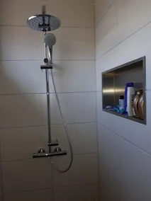 Nova casa elegante, com belas vistas sobre prados. - Image 4