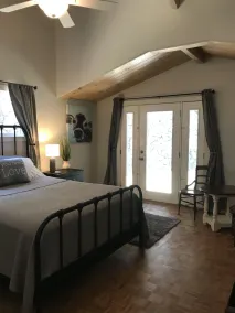 Vintage Adelaida Home on 16 acres - Image 4