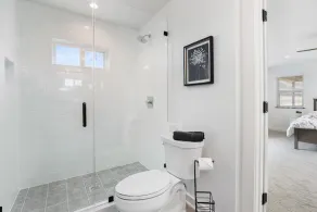Friends & Family Favorite! Views - Spacious - Clean - Image 5