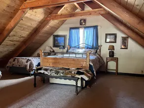 Getaway to the Mountains in the Cozy Rustic Cabin - Image 4