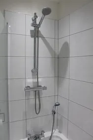 Two Bedroom Apartment In Bradford Canal Road Contractors With Free WiFi - Image 3