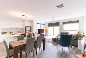 Beautiful Modern Home - Image 5