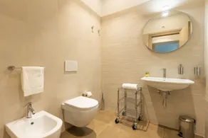 GuestHost - Cozy apartment equipped with all comforts to accommodate up to 6 people, with two bedrooms and two bathrooms. The accommodation is located in a modern condominium complex with a shared swimming pool and enjoys a pleasant view of the shared ga - Image 4