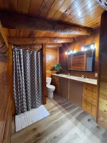 Riverfront Log Cabin in Roseburg’s Wine Country - Image 3