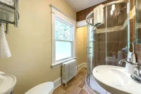 D-TOWN GETAWAY \"SPACIOUS+WIFI+AC+FAMILY+GATHERING\" - Image 3
