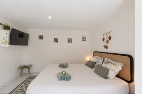 Holiday Gîte 'T1 Ardeche Vesseaux' with Mountain View, Shared Garden & Wi-Fi - Image 4