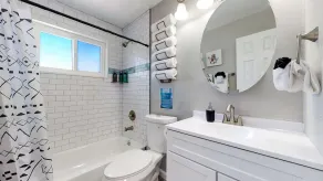 Bright & Spacious Upper Unit with Two Bedrooms in Denver - Image 2