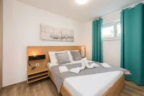 Two-bedroom apartment with Terrace and pool - Image 4