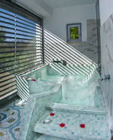X Hotel - Image 2