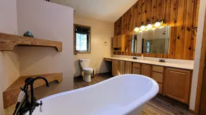 Wandering Goat*HOT TUB*Secluded privacy near town - Image 2