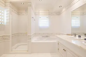 Large elegant Villa overlooking Golf Course with large outdoor BBQ and Pool area - Image 5