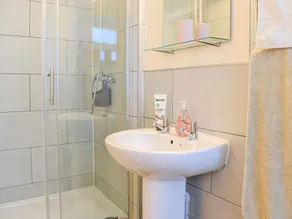 2 bedroom accommodation in South Molton - Image 2
