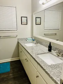 Spacious 3BR Brick Home, Sleeps 7❤️Free Parking❤️No Pet Fee❤️No Extra Guest Fee🏖️ - Image 2