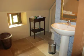 Charming guest house on the edge of woods, 15 minutes from the sea. - Image 2