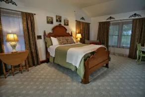 5 Bedrooms, 5.5 Baths, covered porches, hot tub, game room, walk to the square. - Image 5