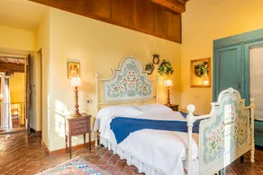 Spectacular apartment in historic mansion from the 1400s - Image 3