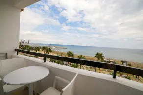 Les Palmiers Sunorama Beach Apartments - Image 5