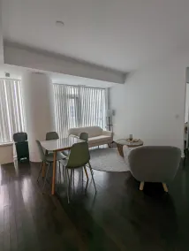 Cozy + Stylish Apartment in Heart of Downtown Toronto - Image 4