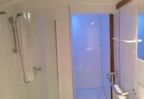 La Jenny Fauvette Comfort Chalet med udsigt over poolen i Naturiste Village - Image 3