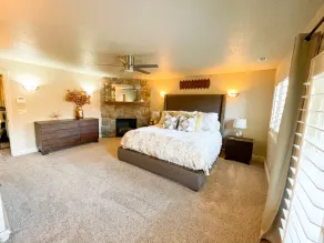 Sandy Pool House, Bar, Hot Tub and Gym, Sleeps 11! - Image 5