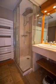 Chalet Clearmount with Spa - Image 5