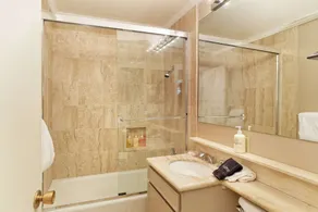 Aspen Condo 1.5 Blocks to Town. Balcony. Outdoor Pool. Sleeping Den w/Sofa Bed, 3 Bathrooms, Gas FP - Image 4
