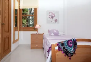 2: GROUND FLOOR- APARTMENT ON THE SEA - Image 4