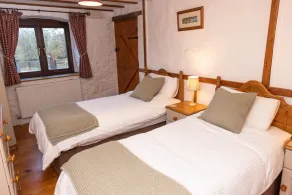 The Coach House  4 bed, 4 bathroom cottage - Image 2