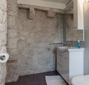 Stone house Dario with Finnish sauna and an outdoor hot tub - Image 4