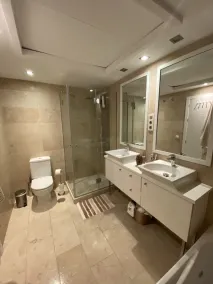 Apartamento en 1ª Línea de Playa con Terraza Cubierta y Descubierta - Image 3