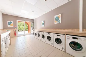 6-Person Stunning Duplex Holiday House - Image 3