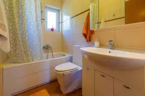 Holiday apartment with parking - Image 2