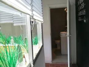 très proche de la plage avec terrasse extérieure - Image 3