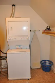 Lovely one bedroom apartment private entrance utilities included - Image 2