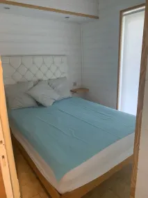 La Jenny Fauvette Comfort Chalet med udsigt over poolen i Naturiste Village - Image 4
