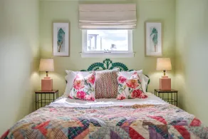 The Pink House Unit B: A Cozy Retreat Steps from the Beach - Image 4
