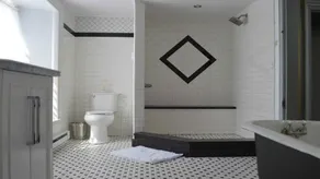 Enormous room in a Gorgeous Historic Mansion - Image 3