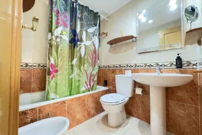 Welcome to this beautiful holiday flat in Marina d'Or! This is the place where your holiday dreams come true.Imagine waking up every morning to the gentle murmur of the sea waves right outside your window. This three-bedroom flat is located on the beachf - Image 3