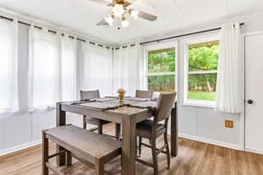 CHARMING COTTAGE STEPS FROM CASTLE ROCK LAKE  - PET FRIENDLY - Image 5