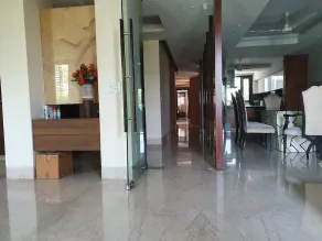 Deluxe 4 Bedroom Apartment - Image 4