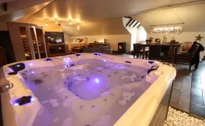 casa con piscina privata, jacuzzi, sauna, hammam per 4 adulti, 2 bambini - Image 2