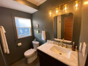 Totally renovated large family getaway! King bed - Image 4