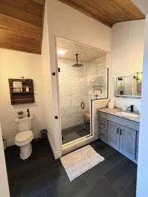 Luxury Farmhouse Mins 2 Okemo w/Hot Tub & Fire Pit! - Image 4