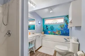 Pleasant beach home with central AC, deck & work space - walk to beach & dining - Image 2