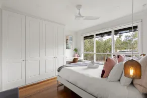 Relaxed Bayside Stay with Outdoor Space - Image 3
