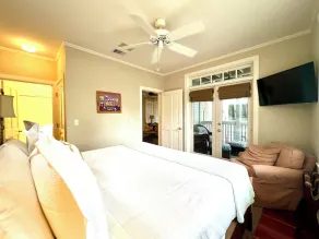 Guest Home W/King in Seaside, FL 3 Min Walk to Beach, + 2 Adult Bikes! - Image 4