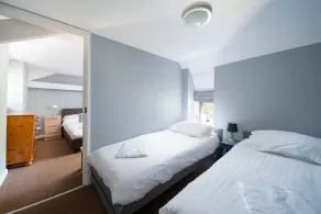 An apartment that sleeps 4 guests  in 2 bedrooms - Image 3