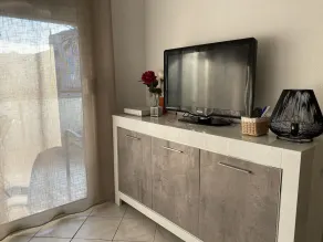 Sus vacaciones comienzan aquí ... en este hermoso apartamento bañado por el sol - Image 2