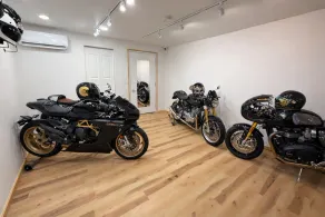 Motorcycle Inn - Image 2