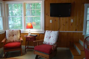 Beautiful Newly Renovated Cottage on Water's Edge of Lake Pemaquid - Image 2